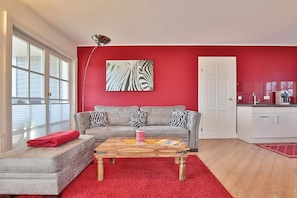 TV, DVD player, aparelho de som