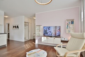 Unclassified image, 5 of 21, button