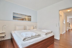 Unclassified image, 2 of 21, button