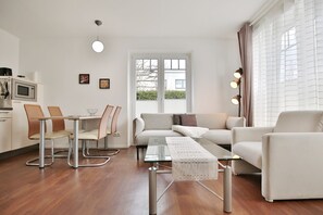 Unclassified image, 3 of 24, button