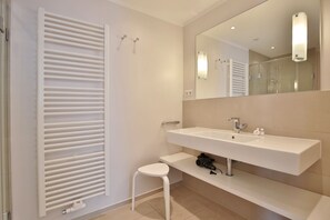 Douche, séchoir à cheveux