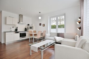 Unclassified image, 2 of 24, button