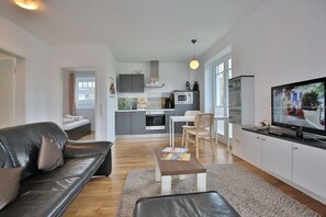 TV, DVD player, stereo - Villa Marisol Apartment 4 - Villa Marisol (Timmendorfer Strand)