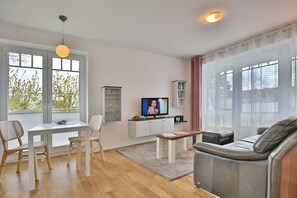 TV, DVD player, aparelho de som