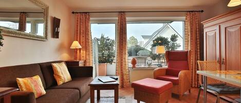 Fernseher, DVD-Player, Stereoanlage