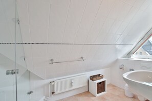 Unclassified image, 4 of 28, button