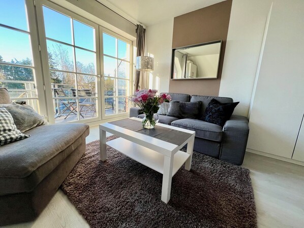 TV, DVD player, stereo - Haus Parkblick Apartment 11 - Haus Parkblick, Timmendorfer Strand (Timmendorfer Strand)