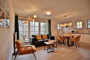 TV, videogames, DVD player, aparelho de som