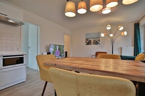 Unclassified image, 2 of 22, button