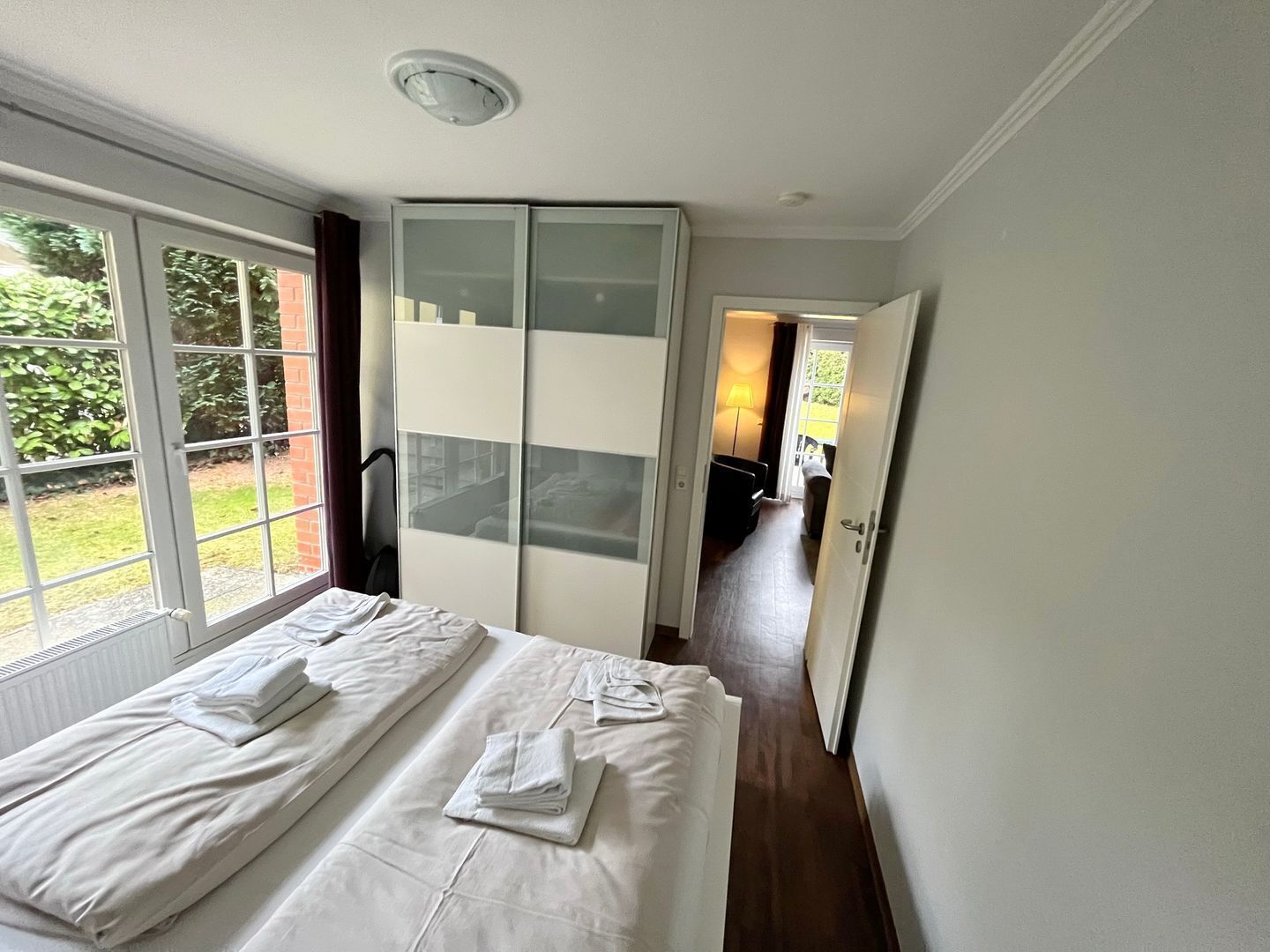 2 bedrooms, iron/ironing board, WiFi