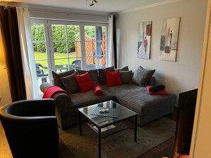 TV, stereo - Haus Parkblick Apartment 3 - Haus Parkblick, Timmendorfer Strand (Timmendorfer Strand)