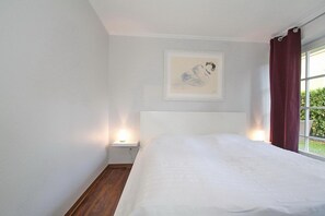 2 bedrooms, iron/ironing board, WiFi