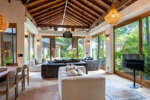 Smart TV, ping pong, books, stereo - Vida Nova Casa Resort- A Luxury 7 bedroom Beach Villa (Cobano)