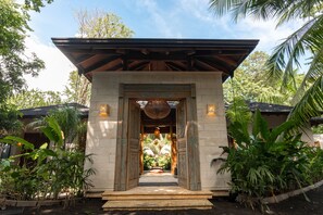 Exterior detail - Vida Nova Casa Resort- A Luxury 7 bedroom Beach Villa (Cobano)