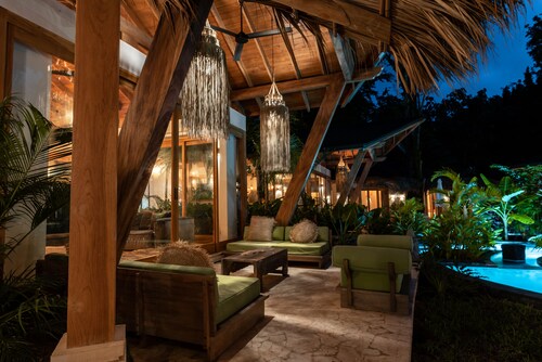 Vida Nova Casa Resort- A Luxury 7 bedroom Beach Villa