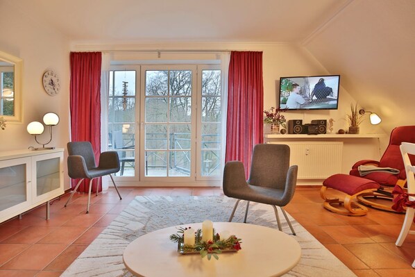 TV, DVD player, stereo - Haus Parkblick Apartment 10 - Haus Parkblick, Timmendorfer Strand (Timmendorfer Strand)