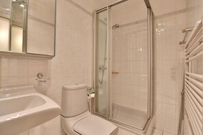 Shower, hair dryer - Haus Parkblick Apartment 07 - Haus Parkblick, Timmendorfer Strand (Timmendorfer Strand)