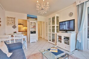 Televisión, reproductor de DVD y estéreo 