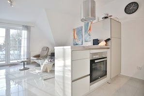 Geladeira, fogão, cooktop, lava-louças
