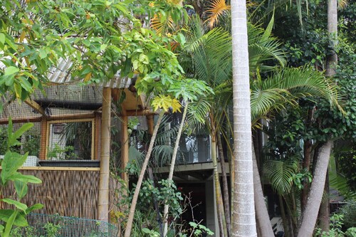 Leafy Studio with deck 2 min walk to water