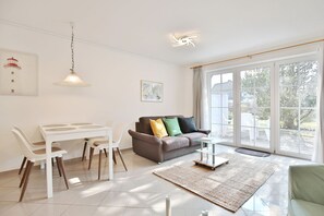 Unclassified image, 2 of 16, button