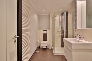 Douche, séchoir à cheveux