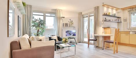 Fernseher, DVD-Player, Stereoanlage