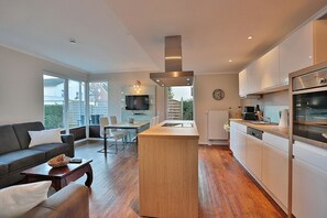 Unclassified image, 4 of 14, button