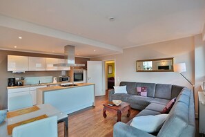 Unclassified image, 5 of 14, button