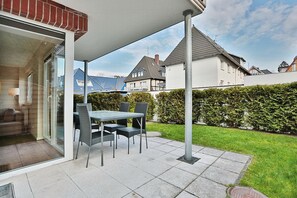 Unclassified image, 2 of 14, button