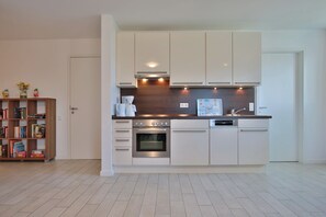 Refrigerador, horno, parrilla de estufa y lavavajillas 