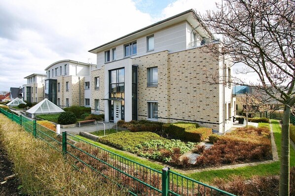 Unclassified image, 1 of 28, button