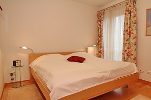 Unclassified image, 4 of 28, button