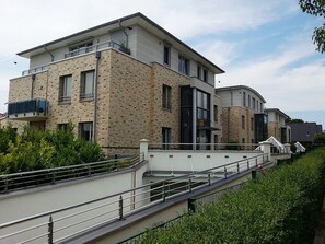 Unclassified image, 5 of 28, button