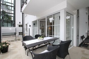 Unclassified image, 2 of 16, button