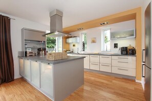 Fridge, microwave, oven, stovetop - Vacation home Gorch-Fock-Str.37 - Holiday home Gorch-Fock-Str 37 (Timmendorfer Strand)