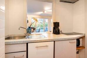 Fridge, microwave, stovetop, dishwasher - Vacation home Bergstraße 62 Apartment Heimathafen - Ferienanlage Bergstraße 62 (Timmendorfer Strand)