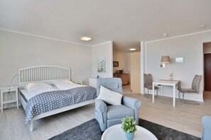 Unclassified image, 3 of 13, button