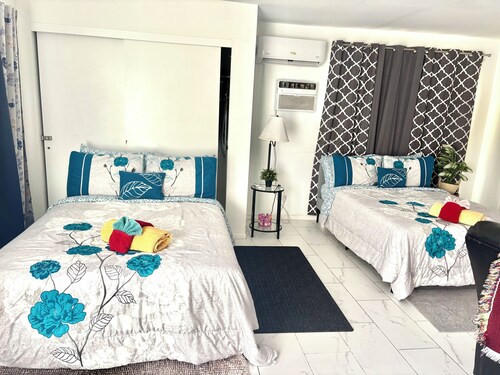 🦋Private Studio Near the Sphere & Shared Pool by Prior Arrangement.