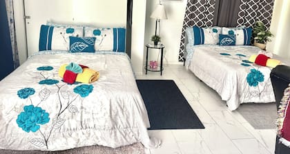 🦋Private Studio Near the Sphere & Shared Pool by Prior Arrangement.