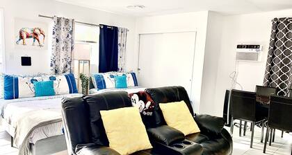 🦋Private Studio Near the Sphere & Shared Pool by Prior Arrangement.