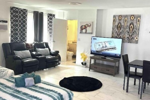 1 chambre, fer et planche à repasser, Wi-Fi gratuit, draps fournis