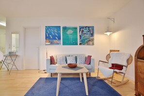 Unclassified image, 2 of 14, button