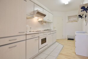 Unclassified image, 3 of 14, button