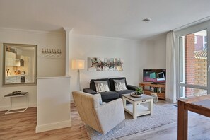 TV, DVD player, aparelho de som