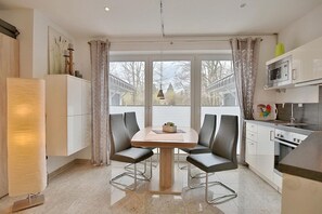 Unclassified image, 2 of 23, button