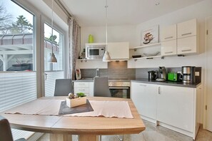 Unclassified image, 3 of 23, button