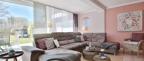 Fernseher, Kamin, DVD-Player, Stereoanlage