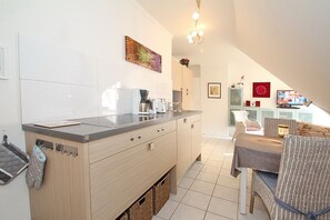 Fridge, stovetop, dishwasher, coffee/tea maker - Am Rosenhain 8 Appartement 4 - Am Rosenhain 8 (Timmendorfer Strand)