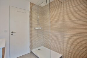 Unclassified image, 4 of 17, button